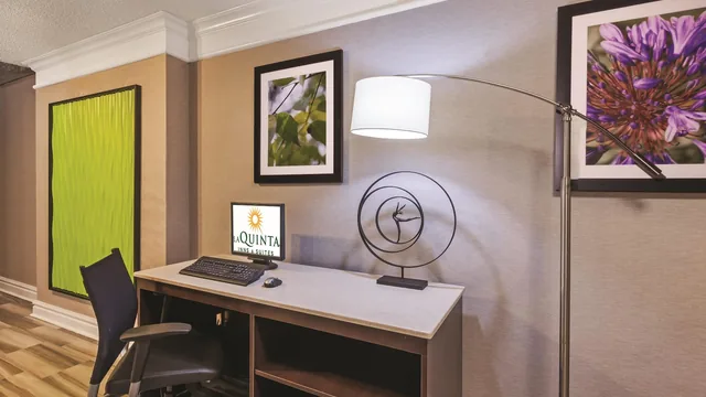 La Quinta Inn by Wyndham Midland photo 11