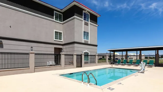 La Quinta Inn & Suites by Wyndham Midland North photo 1