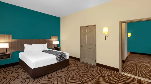 La Quinta Inn & Suites by Wyndham Midland North photo 11