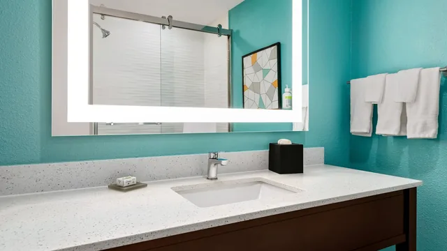 La Quinta Inn & Suites by Wyndham Montgomery photo 3