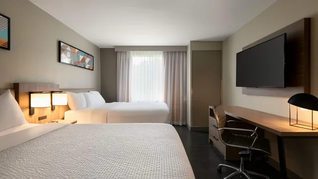 La Quinta Inn & Suites by Wyndham Montgomery photo 9