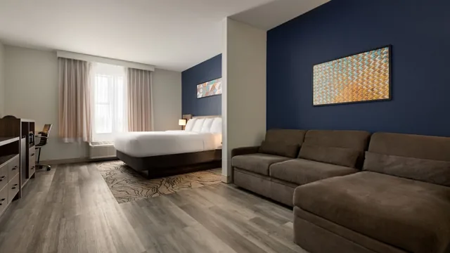 La Quinta Inn & Suites by Wyndham Montgomery photo 10