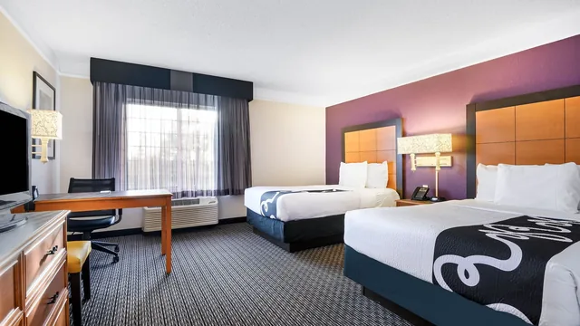 La Quinta Inn & Suites by Wyndham Myrtle Beach Broadway Area photo 11