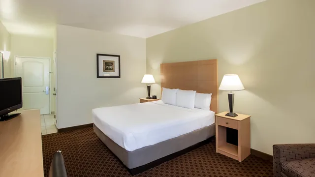 La Quinta Inn & Suites by Wyndham Odessa North photo 1