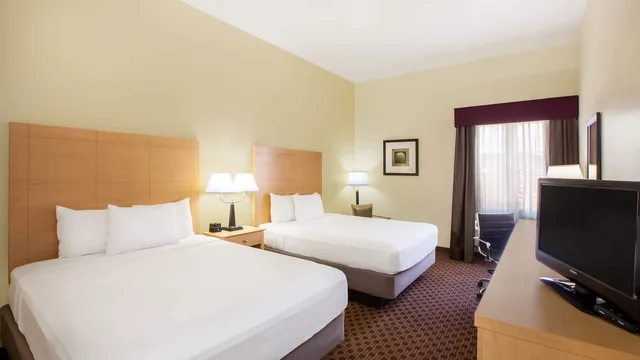 La Quinta Inn & Suites by Wyndham Odessa North photo 2