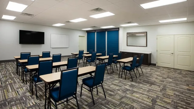 La Quinta Inn & Suites by Wyndham Odessa North photo 6