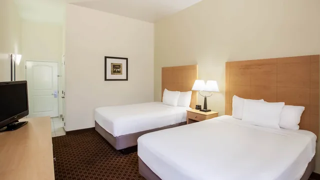 La Quinta Inn & Suites by Wyndham Odessa North photo 7