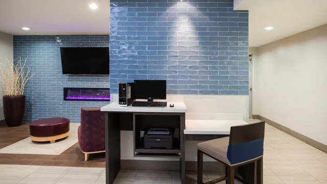 La Quinta Inn & Suites by Wyndham Odessa North photo 8
