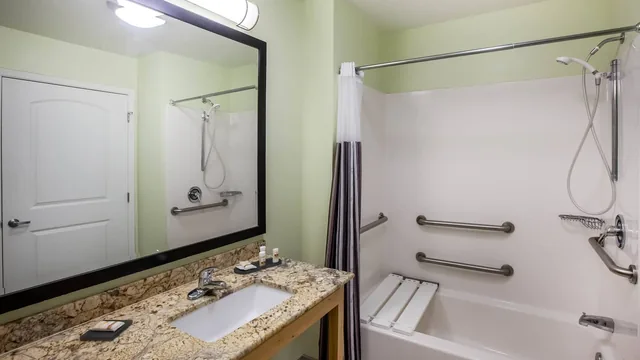 La Quinta Inn & Suites by Wyndham Odessa North photo 10