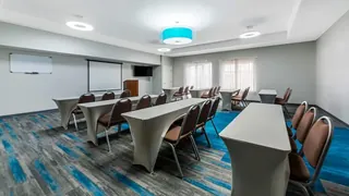 La Quinta Inn & Suites by Wyndham Orange