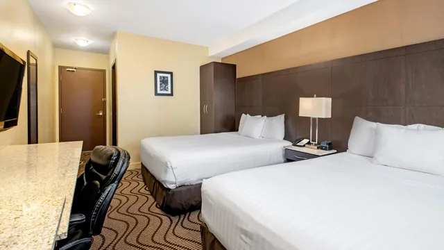 La Quinta Inn & Suites by Wyndham Oshawa photo 11