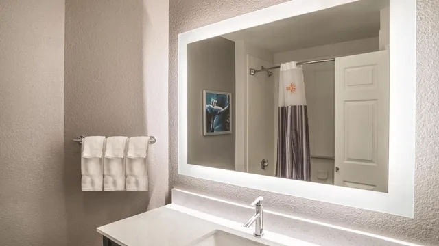 La Quinta Inn & Suites by Wyndham Phoenix Chandler photo 2