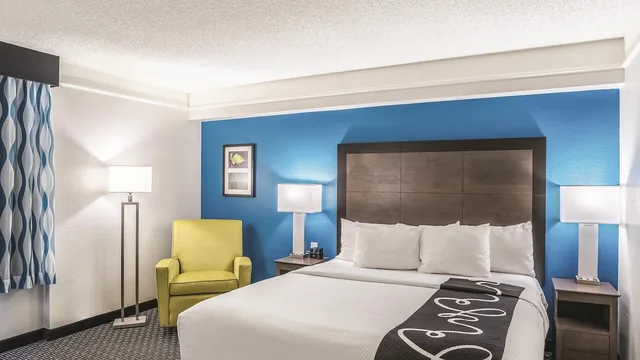 La Quinta Inn & Suites by Wyndham Phoenix Chandler photo 5