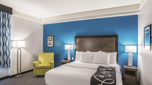 La Quinta Inn & Suites by Wyndham Phoenix Chandler photo 9