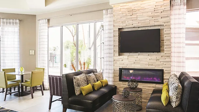 La Quinta Inn & Suites by Wyndham Phoenix Chandler photo 10