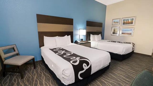 La Quinta Inn & Suites by Wyndham Phoenix I-10 West photo 3