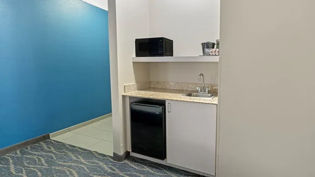 La Quinta Inn & Suites by Wyndham Phoenix I-10 West photo 5
