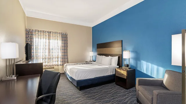 La Quinta Inn & Suites by Wyndham Phoenix I-10 West photo 8