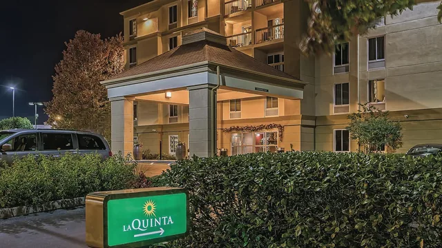 La Quinta Inn & Suites by Wyndham Pigeon Forge photo 10