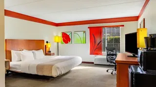 La Quinta Inn & Suites by Wyndham Raleigh Crabtree