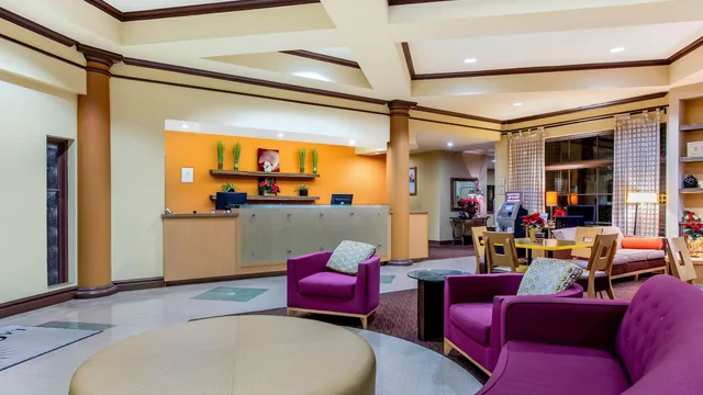 La Quinta Inn & Suites by Wyndham Raleigh Crabtree photo 4