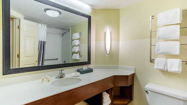 La Quinta Inn & Suites by Wyndham Raleigh Crabtree photo 5