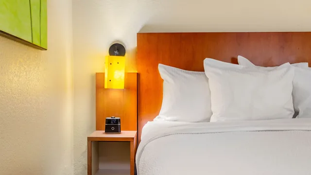 La Quinta Inn & Suites by Wyndham Raleigh Crabtree photo 9