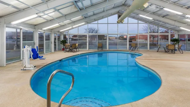 La Quinta Inn & Suites by Wyndham Rockford photo 2
