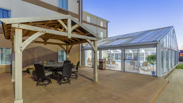 La Quinta Inn & Suites by Wyndham Rockford photo 3