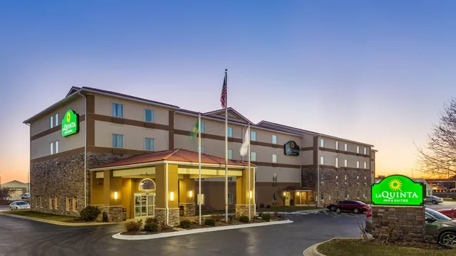 La Quinta Inn & Suites by Wyndham Rockford photo 4