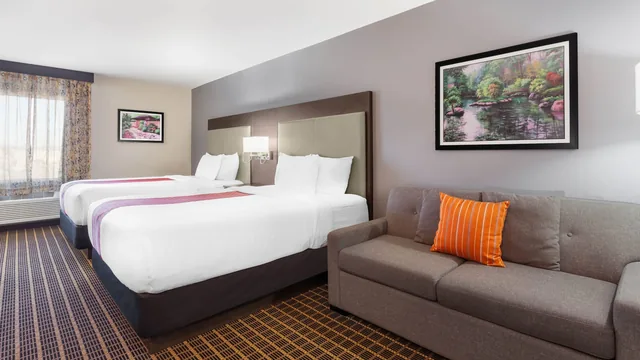 La Quinta Inn & Suites by Wyndham Rockford photo 6