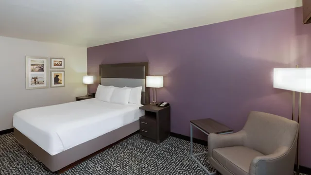 La Quinta Inn & Suites by Wyndham Rockwall photo 2
