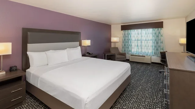La Quinta Inn & Suites by Wyndham Rockwall photo 5