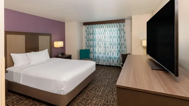 La Quinta Inn & Suites by Wyndham Rockwall photo 9