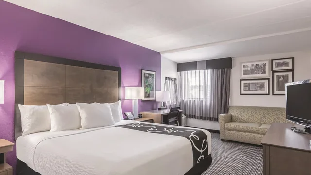 La Quinta Inn & Suites by Wyndham Salem NH photo 2