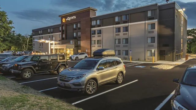 La Quinta Inn & Suites by Wyndham Salem NH photo 3