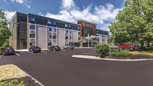 La Quinta Inn & Suites by Wyndham Salem NH photo 9