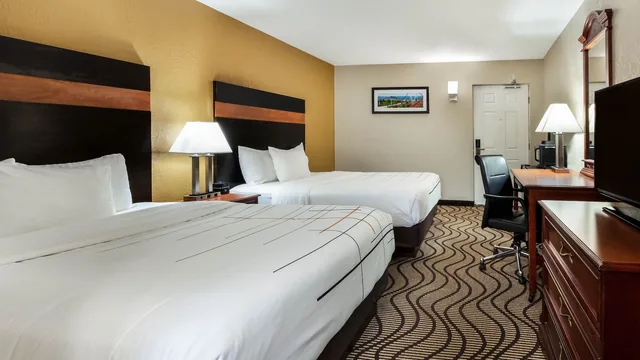 La Quinta Inn by Wyndham Sandusky near Cedar Point photo 4