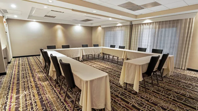 La Quinta Inn & Suites by Wyndham Phoenix Scottsdale photo 5