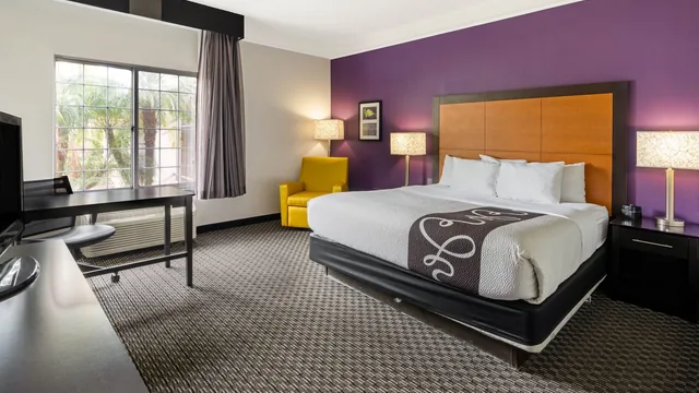 La Quinta Inn & Suites by Wyndham Phoenix Scottsdale photo 6