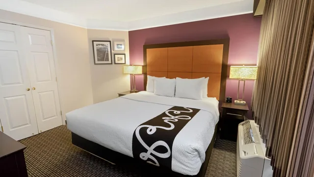 La Quinta Inn & Suites by Wyndham Phoenix Scottsdale photo 9