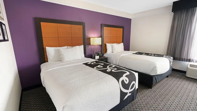 La Quinta Inn & Suites by Wyndham Phoenix Scottsdale photo 10