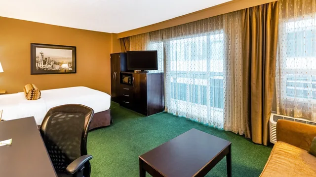 La Quinta Inn & Suites by Wyndham Seattle Downtown photo 2