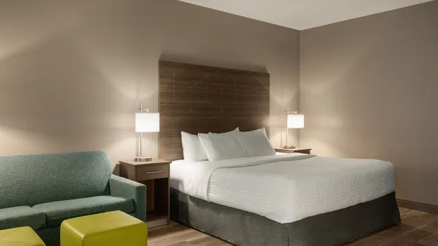 La Quinta Inn & Suites by Wyndham Shawnee photo 8