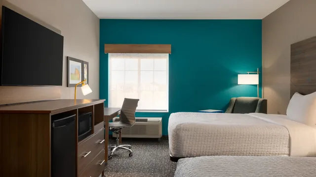 La Quinta Inn & Suites by Wyndham Shawnee photo 11