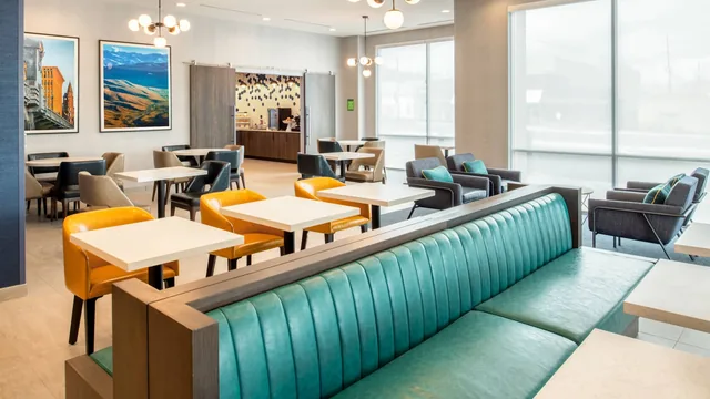 La Quinta Inn & Suites by Wyndham Spokane Downtown photo 2