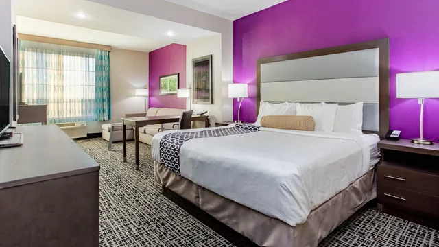La Quinta Inn & Suites by Wyndham Springfield IL photo 3
