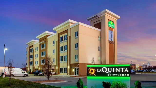 La Quinta Inn & Suites by Wyndham Springfield IL photo 7