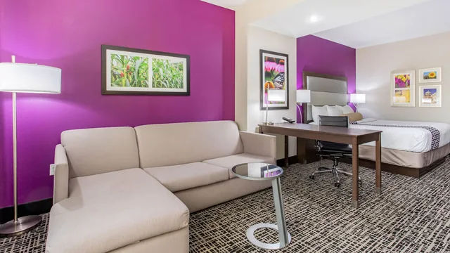 La Quinta Inn & Suites by Wyndham Springfield IL photo 11