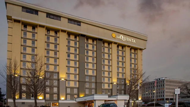 La Quinta Inn & Suites by Wyndham Springfield MA photo 4